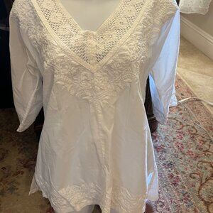 DREAM white cotton embroidered V Neck top Women S